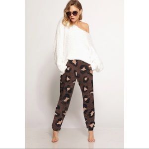 Hannah Beury Pants - Leopard Print Joggers with Pockets Hannah Beury Pants - Leopard Print Joggers with Pockets